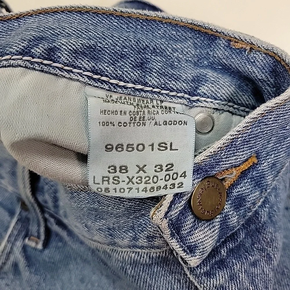 Wrangler 38x32 Relaxed Fit Jeans Mens Light Wash Blue Denim Straight Leg